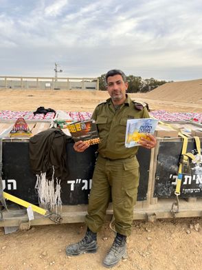 ציוד דת חנוכה ללוחמים בעזה